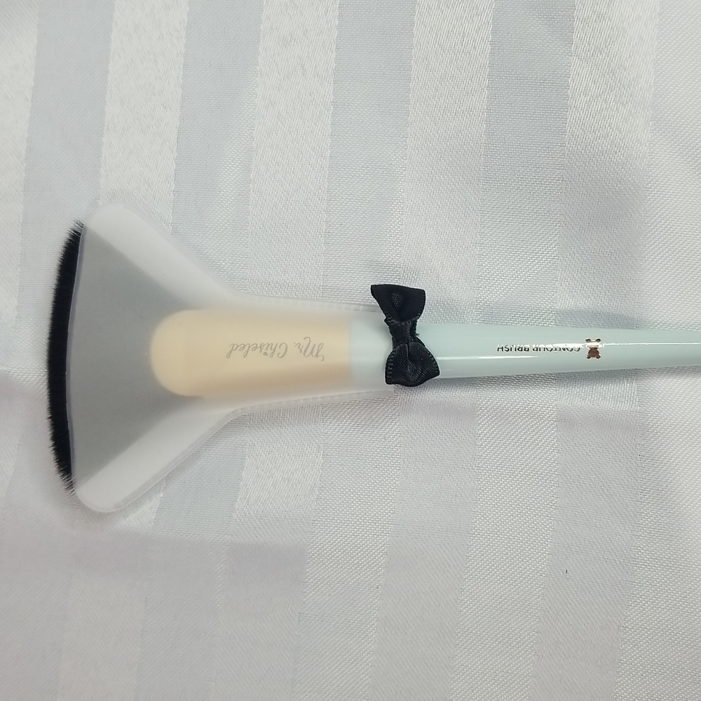 TOO FACED MR CHISELED CONTOUR BRUSH